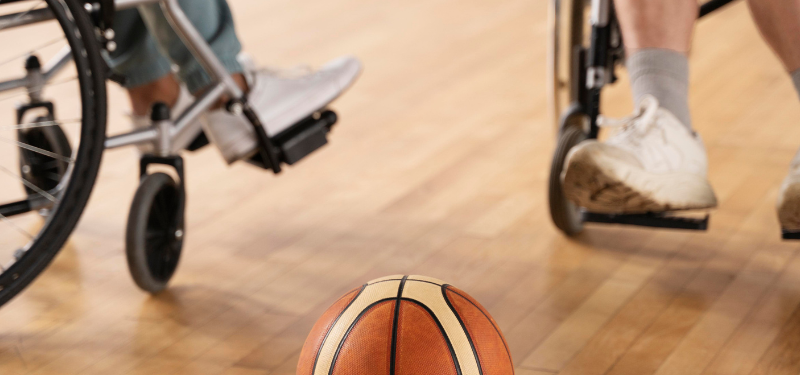 pessoas com deficiência jogam esportes adaptados nas escolas